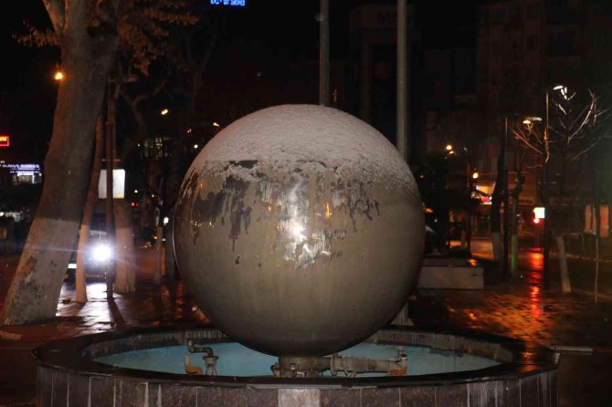 Malatya’da Kar Yağışı Etkili Oluyor