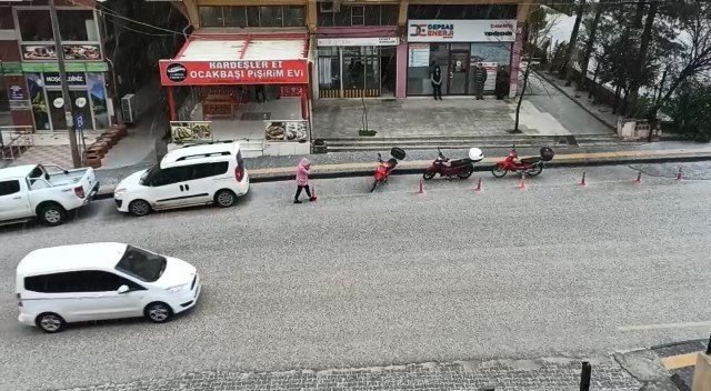 Mardin’de Dolu Yağışı Kenti Beyaza Bürüdü