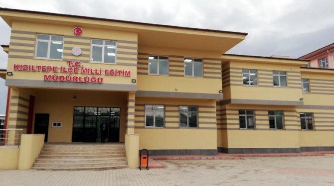 Mardin’de Halı Sahada Top Oynarken Kalp Krizi Geçiren Öğretmen Hayatını Kaybetti