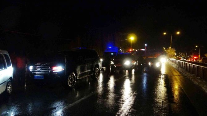 Muş’ta Köprüden Atlamak İsteyen Genci Polis Kurtardı