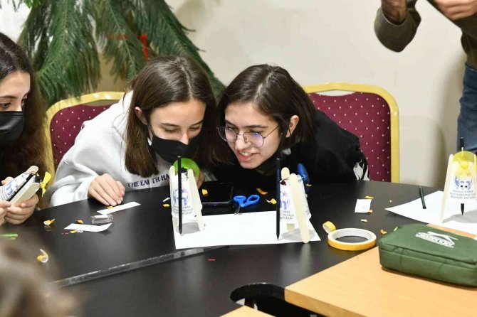 Mustafakemalpaşa’da Geleceğin Dahileri Yetişiyor