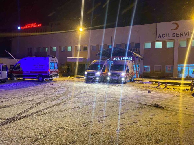 Tırla Minibüs Çarpıştı: 1 Ölü, 5 Yaralı