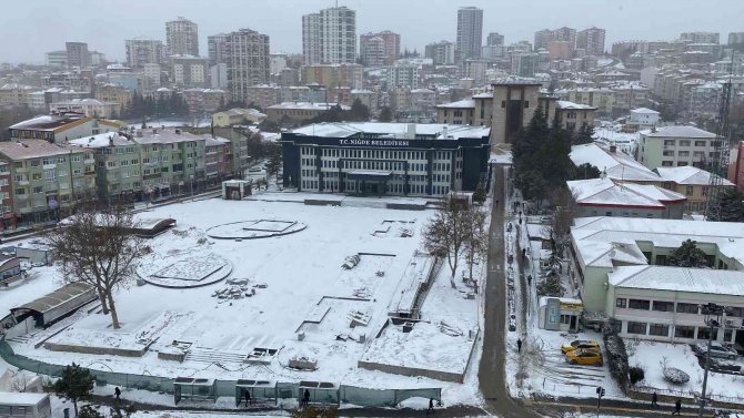 Niğde Beyaza Büründü