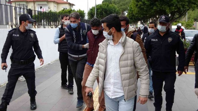 Eşini Öldürüp Oğlunu Bıçaklayan Sanık, "Çocuklarım Annesiz Kaldı" Dedi