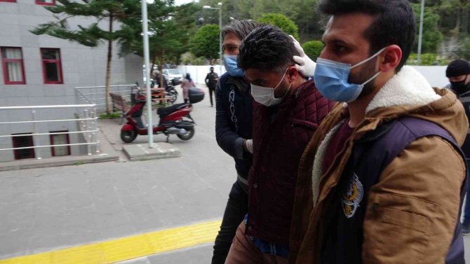 Eşini Öldürüp Oğlunu Bıçaklayan Sanık, "Çocuklarım Annesiz Kaldı" Dedi