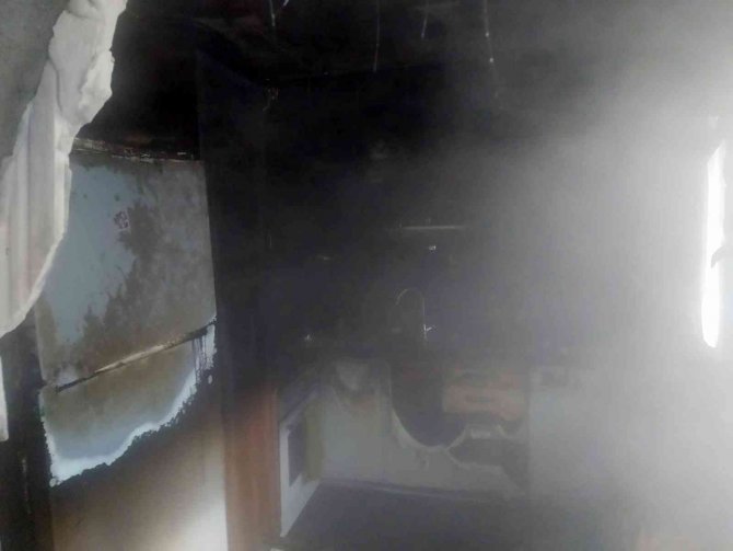 Sakarya’da İki Katlı Ev Alevlere Teslim Oldu