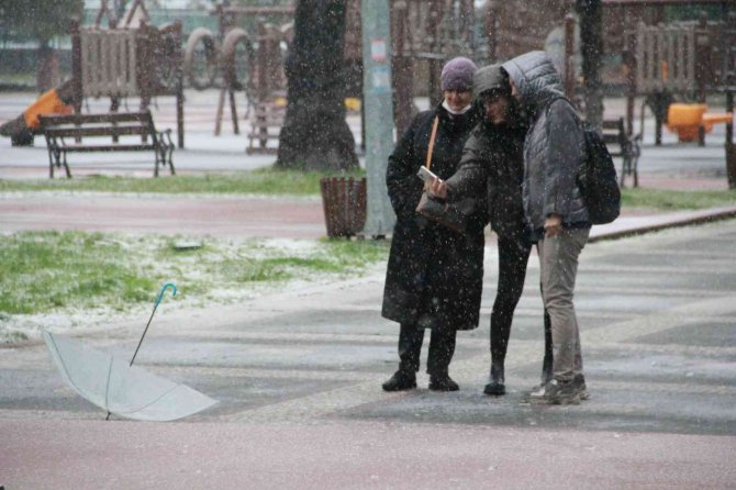 Kar Yağışı Samsun’u Etkisi Altına Aldı