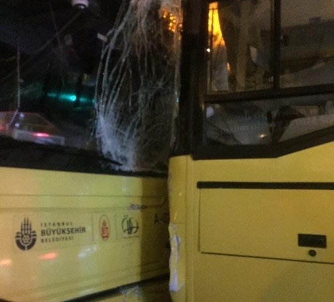 Sarıyer’deki 2 İ̇ett Otobüsünün Çarpışma Anı Kameralarda