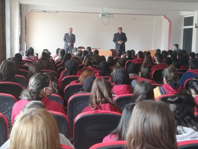Simav İ̇lçe Müftüsü Serçe, Fen Lisesi Öğrencileriyle Bir Araya Geldi