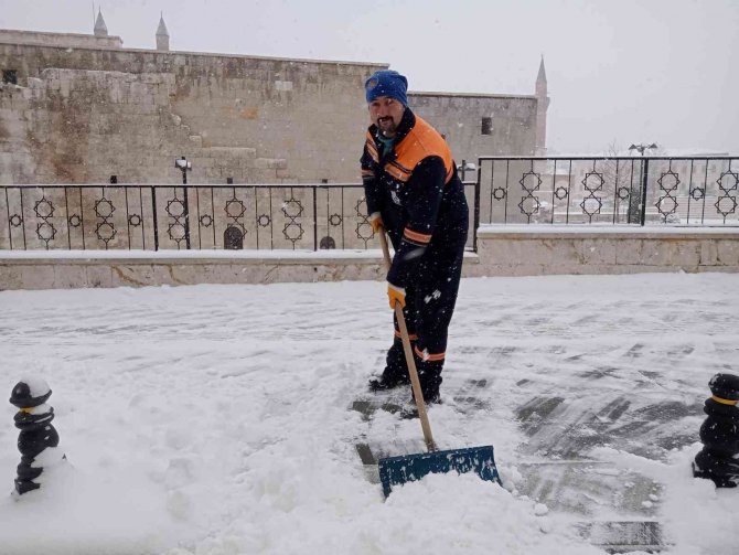 Sivas’ta 277 Yerleşim Yerinin Yolu Ulaşıma Kapandı