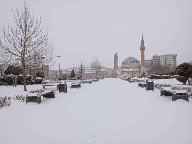 Sivas’ta 277 Yerleşim Yerinin Yolu Ulaşıma Kapandı