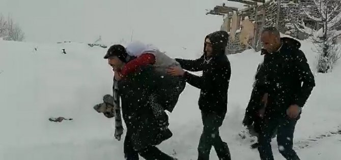Köyünde Mahsur Kalan Koah Hastası Yaşlı Kadın İçin Ekipler Seferber Oldu