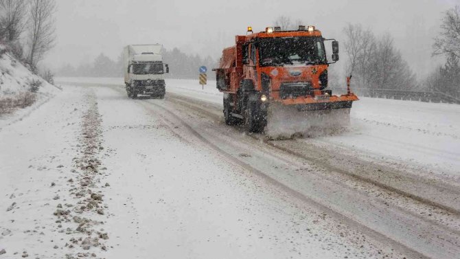 Tokat’ta Kar Yağışı Ve Buzlanma Ulaşımda Aksamalara Neden Oldu