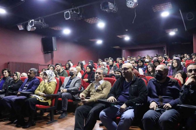 Yazar-şair Engin, Öğrencilerle Buluştu