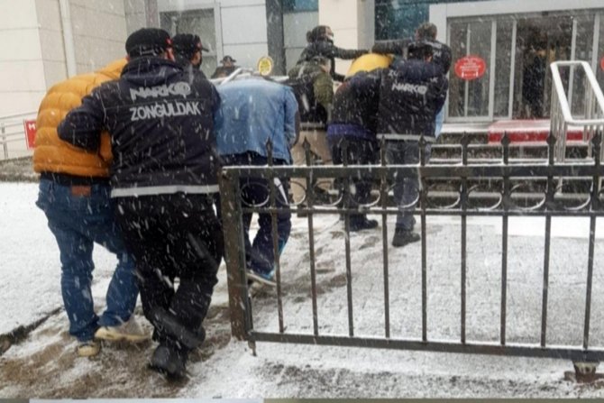 3 Ayrı Uyuşturucu Operasyonunda 11 Kişi Gözaltına Alındı