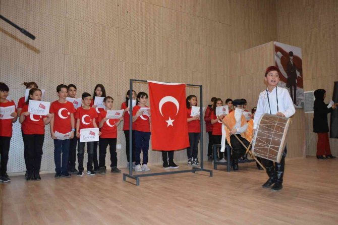 İ̇stiklal Marşını En Güzel Okuyanlar Ödüllendirildi