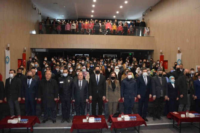 İ̇stiklal Marşını En Güzel Okuyanlar Ödüllendirildi
