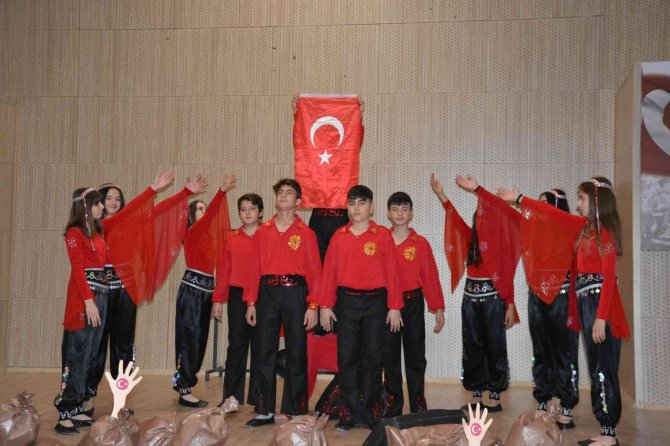 İ̇stiklal Marşını En Güzel Okuyanlar Ödüllendirildi