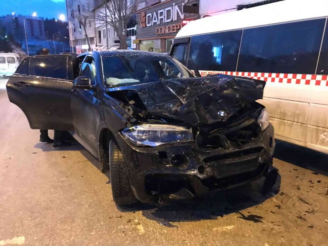 4 Aracın Karıştığı Trafik Kazasında 1 Kişi Yaralandı
