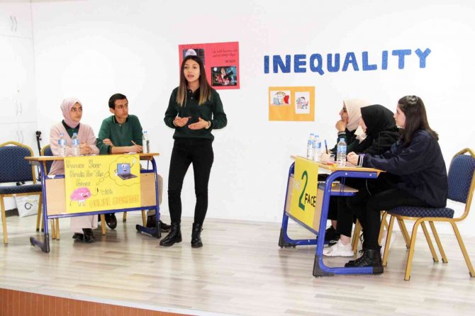 Ağrı’da "İ̇ngilizce Münazara" Yarışması Yapıldı