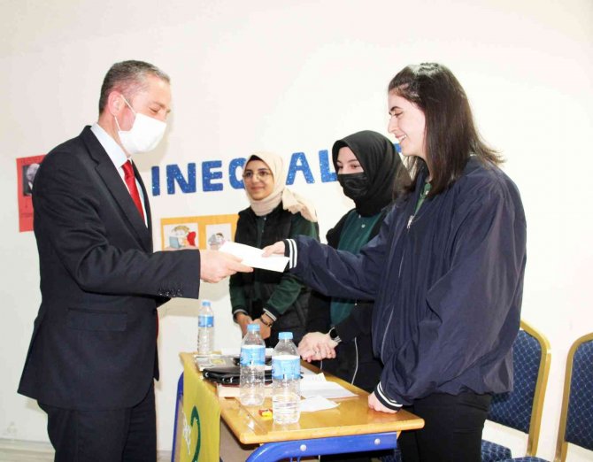 Ağrı’da "İ̇ngilizce Münazara" Yarışması Yapıldı