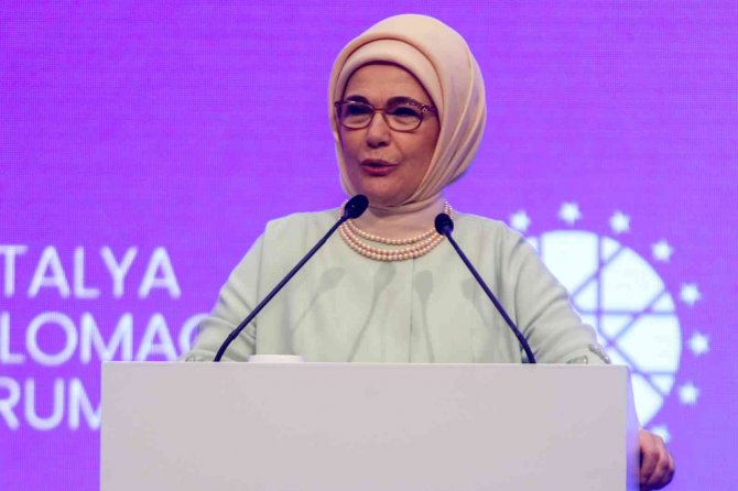 Emine Erdoğan:" Savaşın Karanlık Yüzü, İnsanlığın Üzerine Bir Kez Daha Çöktü"