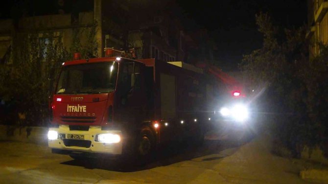Yatağında Dinlediği Radyo Evini Yakıyordu