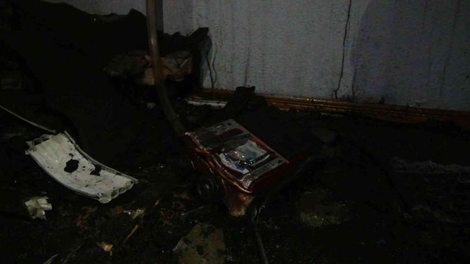 Yatağında Dinlediği Radyo Evini Yakıyordu