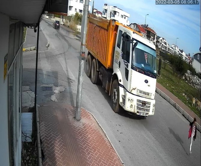 Köpekten Kaçarken Kamyon Altında Kalan Mahra’nın Annesi: “Tek Başına Tek Bir Nefes Bile Alamıyor”