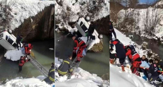 Dereye Uçan Otomobildekilerin İmdadına İtfaiye Ekipleri Yetişti