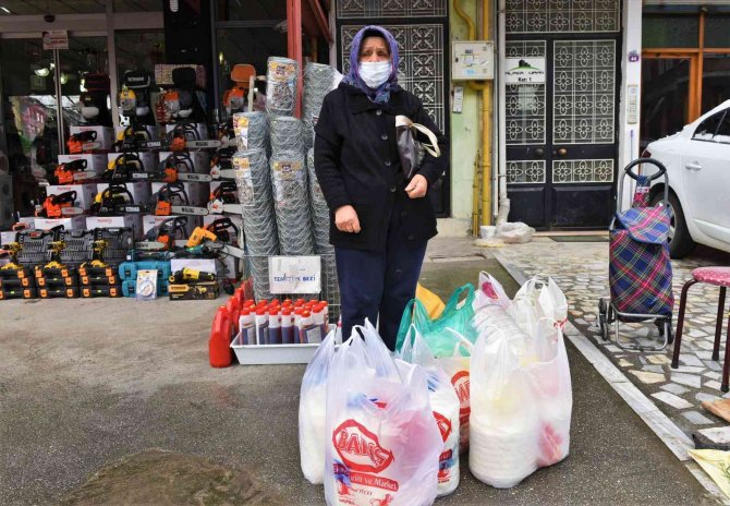 Geçimini Hayvancılık İle Sağlayan Yaşlı Kadının Yardımına Belediye Başkanı Yetişti