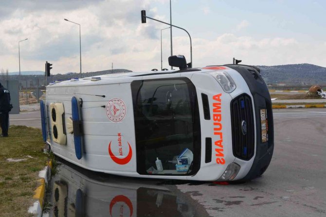 Bigadiç’te Ambulans Kaza Yaptı