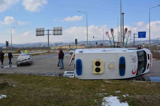 Bigadiç’te Ambulans Kaza Yaptı