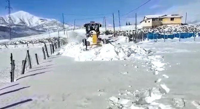 Bingöl’de 182 Köy Yolu Ulaşıma Kapandı