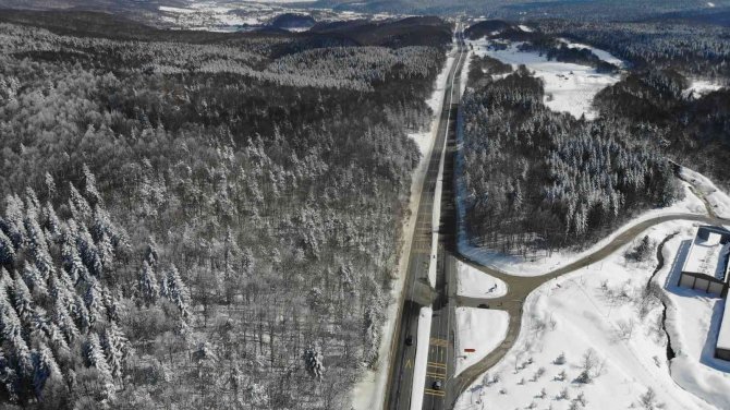 Kar Örtüsüyle Kaplanan Bolu Dağı’nın Manzarası Havadan Görüntülendi