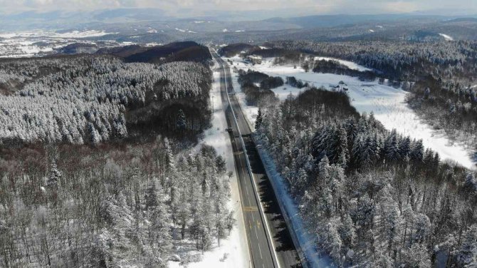 Kar Örtüsüyle Kaplanan Bolu Dağı’nın Manzarası Havadan Görüntülendi