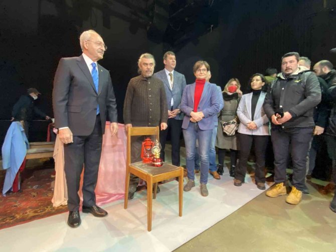 Chp Genel Başkanı Kemal Kılıçdaroğlu, Elektriği Kesilen Moda Sahnesi’ni Ziyaret Etti