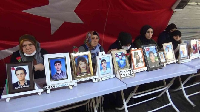Evlat Nöbetindeki Ailelerin Kararlı Direnişi 922. Günde
