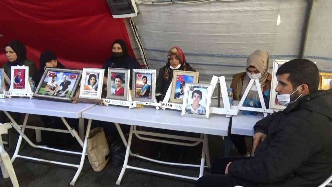Evlat Nöbetindeki Ailelerin Kararlı Direnişi 922. Günde