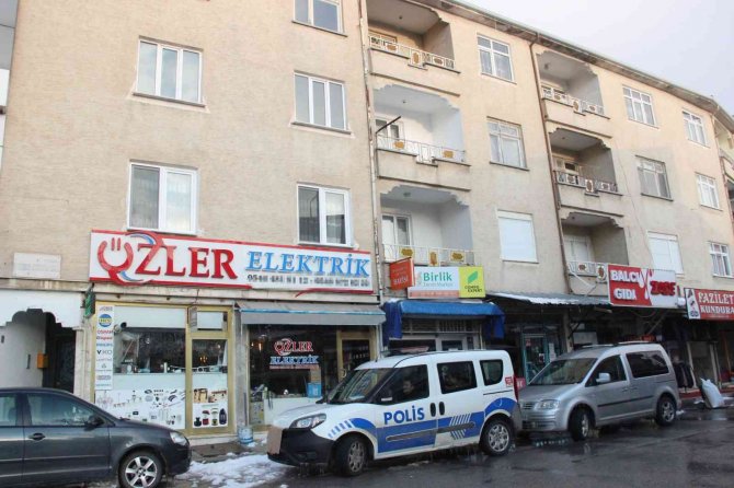 Genç Hemşire Doğuma 15 Gün Kala İkiz Bebekleriyle Birlikte Hayatını Kaybetti