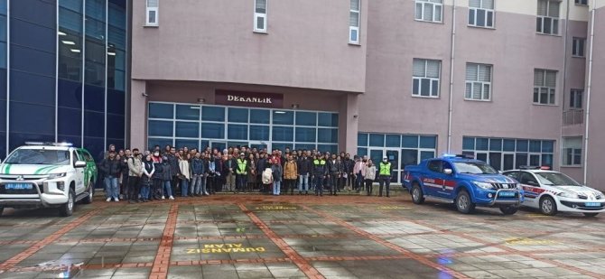 Üniversite Öğrencileri Jandarmayı Öğrendi
