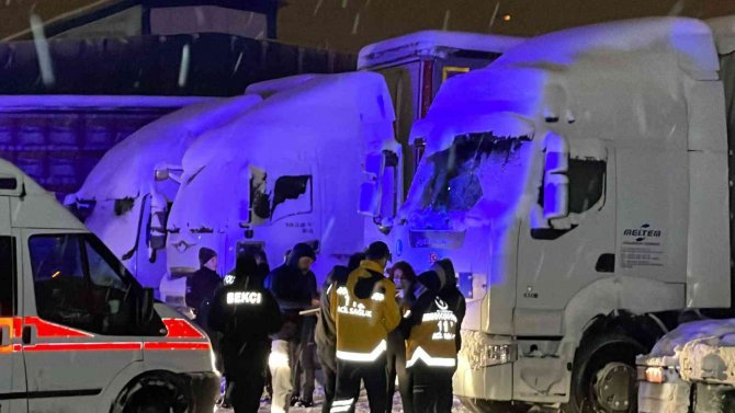 Kayıp Olarak Aranıyordu 30 Saat Sonra Tırın İçinde Ölü Bulundu