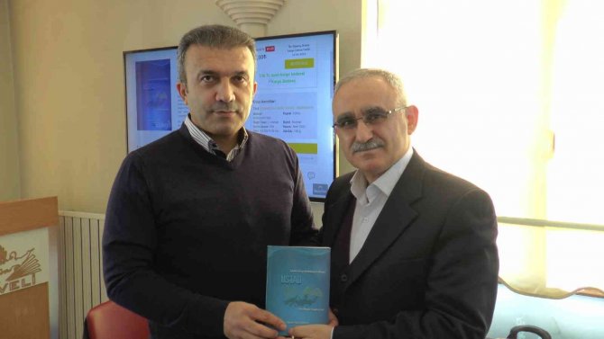 Yazar Ayhan Kılınçkaya ‘Üstad’ İsimli Kitabını Tanıttı
