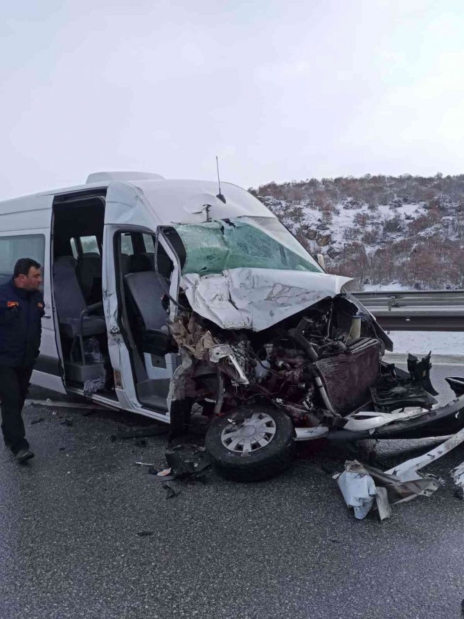 Eskişehir’de Trafik Kazası: 16 Yaralı