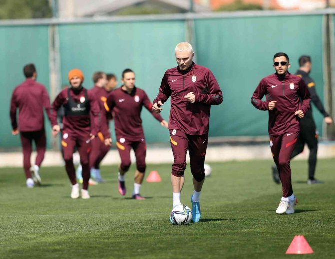 Galatasaray, Beşiktaş Derbisinin Hazırlıklarına İ̇zmir’de Devam Etti