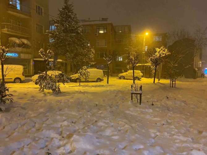 Sarıyer’de Kar Yağışı Şiddetini Artırdı