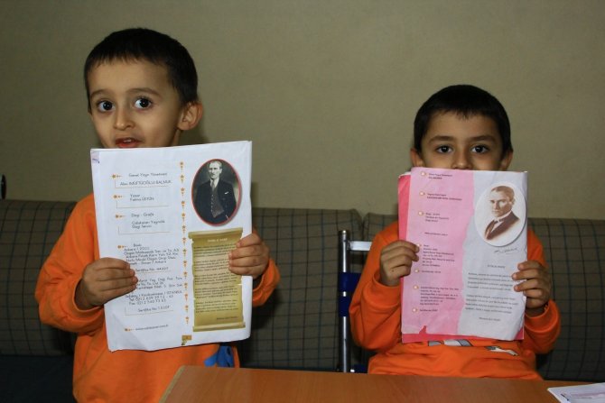 Hakkarili Minik Kardeşlerin İ̇stiklal Marşı Tutkusu