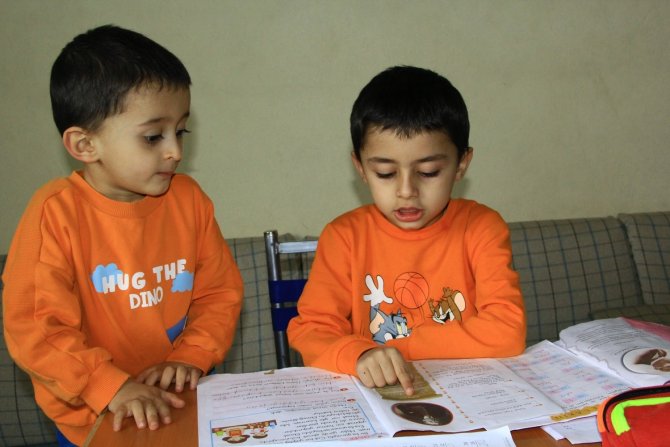 Hakkarili Minik Kardeşlerin İ̇stiklal Marşı Tutkusu