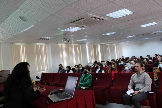 Hitit Üniversitesinde ’Kadınların İ̇ş-yaşam Dengesi’ Konferansı