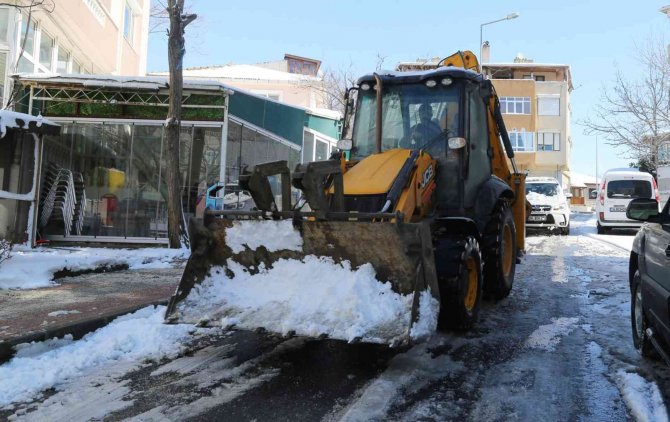 Büyükçekmece Kar Yağışına Teslim Olmadı